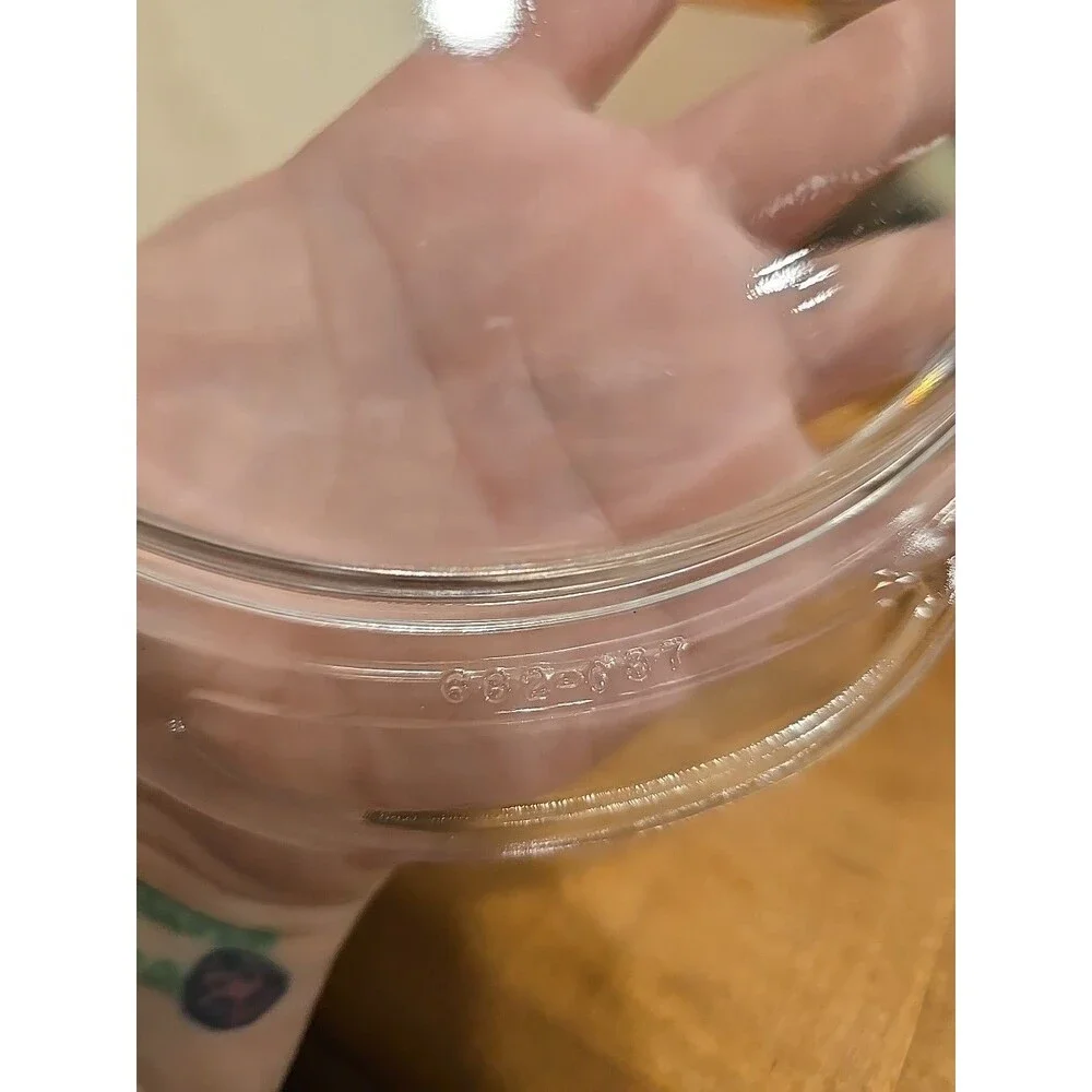 Pyrex vintage round